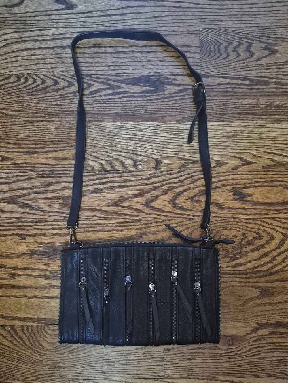 NWOT! SONDRA ROBERTS SR2 Black Leather ZIPPER Crossbody Bag